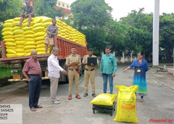 ಬಾಳೆಹೊನ್ನೂರು ಠಾಣಾ ವ್ಯಾಪ್ತಿಯಲ್ಲಿ 299 ಯೂರಿಯಾ ತುಂಬಿದ್ದ ಲಾರಿ ವಶ.