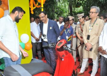 ಬೆಸ್ಕಾಂ ಕಾರ್ಪೋರೇಟ್ ಕಚೇರಿಯಲ್ಲಿ ಬ್ಯಾಟರಿ ವಿನಿಮಯ ಕೇಂದ್ರಕ್ಕೆ ಚಾಲನೆ