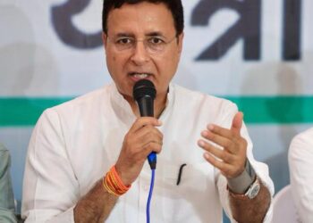 ಕರ್ನಾಟಕ ಎಐಸಿಸಿ ಉಸ್ತುವಾರಿ ಸುರ್ಜೆವಾಲರಿಂದ ಕಾಂಗ್ರೆಸ್‌ ಶಾಸಕರಿಗೆ ಕ್ಲಾಸ್‌ !