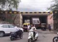 ಅಂಡರ್ ಬ್ರಿಡ್ಜ್ ನಲ್ಲಿ ಸಿಲುಕಿಕೊಂಡ ಕಂಟೇನರ್