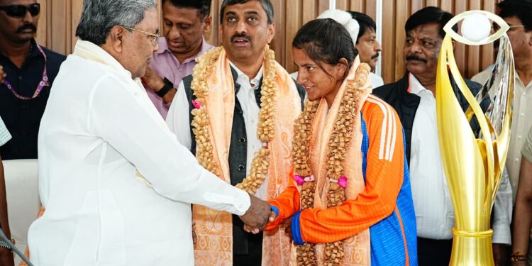 ವಿಶ್ವಕಪ್ ಗೆದ್ದ ಕರ್ನಾಟಕದ ಕ್ರಿಕೆಟ್ ಪಟುಗಳಿಗೆ 10 ಲಕ್ಷ ನಗದು,ಸರ್ಕಾರಿ ಉದ್ಯೋಗ ಘೋಷಿಸಿದ ಸಿಎಂ