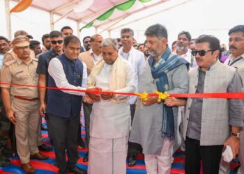 870 ಕೋಟಿ ವೆಚ್ಚದ 74 ಕೆರೆಗಳಿಗೆ ನೀರು ತುಂಬಿಸುವ ಯೋಜನೆಗೆ ಚಾಲನೆ ನೀಡಿದ ಸಿ.ಎಂ ಸಿದ್ದರಾಮಯ್ಯ