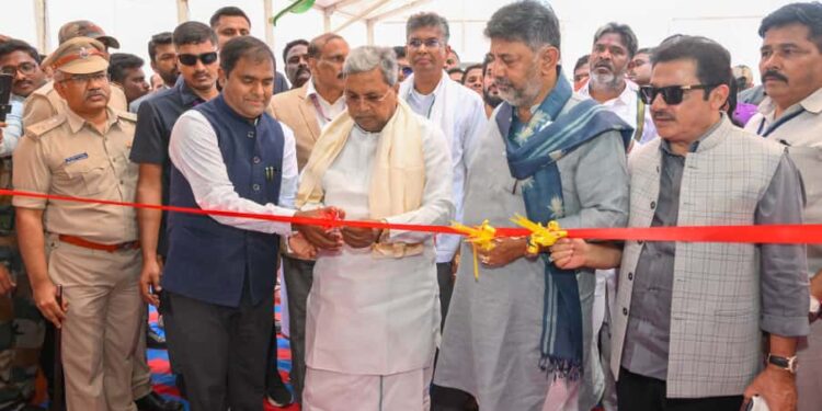 870 ಕೋಟಿ ವೆಚ್ಚದ 74 ಕೆರೆಗಳಿಗೆ ನೀರು ತುಂಬಿಸುವ ಯೋಜನೆಗೆ ಚಾಲನೆ ನೀಡಿದ ಸಿ.ಎಂ ಸಿದ್ದರಾಮಯ್ಯ