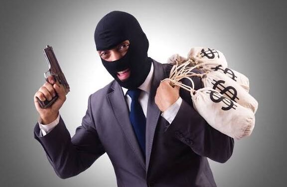 ಪೊಲೀಸರ ಹೆಸರೇಳಿ ರಾಬರಿ: 6 ಜನರ ಬಂಧನ