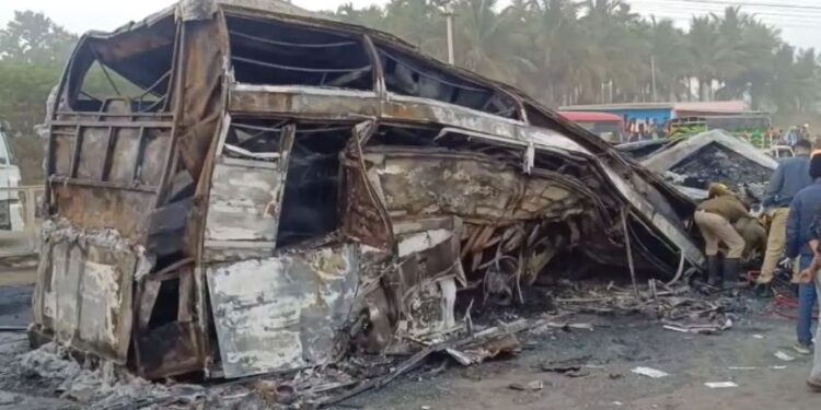 Chitradurga Bus Accident: ಹಿರಿಯೂರು-ಶಿರಾ ಬಳಿ ಭೀಕರ ಬಸ್ ದುರಂತ: 11 ಮಂದಿ ಸಾ**