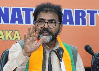 ಅಬಕಾರಿ ಇಲಾಖೆಯಲ್ಲಿ 3,542 ಕೋಟಿ ಭ್ರಷ್ಟಾಚಾರ :‌ ಸಿದ್ದು ಸರ್ಕಾರದ ವಿರುದ್ಧ ಛಲವಾದಿ ಹೊಸ ಬಾಂಬ್..!