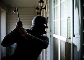 ಬಿಲ್ಡರ್ ಮನೆಯಲ್ಲಿ ಬರೋಬ್ಬರಿ 18 ಕೋಟಿ ರೂ. ವಸ್ತುಗಳ ದರೋಡೆ