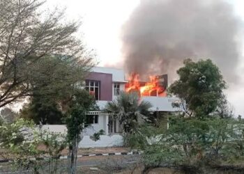 ಬ್ಯಾನರ್ ಗಲಾಟೆ ಬೆನ್ನಲ್ಲೆ ಮಾಡೆಲ್ ಹೌಸ್ ಗೆ ಬೆಂಕಿ