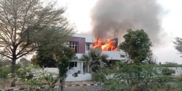 ಬ್ಯಾನರ್ ಗಲಾಟೆ ಬೆನ್ನಲ್ಲೆ ಮಾಡೆಲ್ ಹೌಸ್ ಗೆ ಬೆಂಕಿ