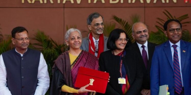 Union Budget 2026: ತಮಿಳುನಾಡಿನ ಕಾಂಜೀವರಂ ಸಿಲ್ಕ್ ಸೀರೆ ಧರಿಸಿ ನಿರ್ಮಲಾ ಸೀತಾರಾಮನ್ ಬಜೆಟ್‌ ಮಂಡನೆ