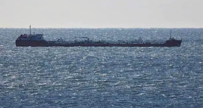 ತಿಂಗಳುಗಟ್ಟಲೆ ಸಮುದ್ರದಲ್ಲಿ ಸಿಲುಕಿದ್ದ ರಷ್ಯಾ ತೈಲ ಟ್ಯಾಂಕರ್‌ಗಳು: ಭಾರತ ಮಧ್ಯಪ್ರವೇಶಿಸುತ್ತದೆಯೇ?