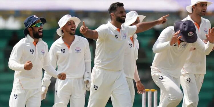 ಚೊಚ್ಚಲ ರಣಜಿ ಟ್ರೋಫಿಗೆ ಮುತ್ತಿಕ್ಕಿದ ಜಮ್ಮುಕಾಶ್ಮೀರ: 67 ವರ್ಷಗಳಲ್ಲಿ ಮೊದಲ ಗೆಲುವು