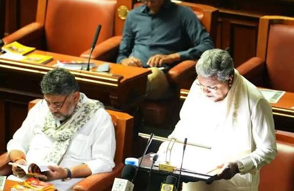 ಸಿದ್ದರಾಮಯ್ಯರ ದಾಖಲೆಯ  ಬಜೆಟ್ ಮುಕ್ತಾಯ: ಬಜೆಟ್ ಮಂಡಿಸುವಾಗ ಏನೆನು ನಡೆಯಿತು !