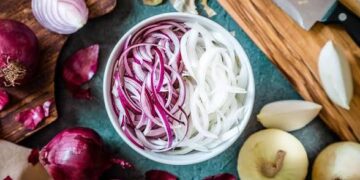 ಊಟದ ಜೊತೆ ಹಸಿ ಈರುಳ್ಳಿ ತಿನ್ನುವವರ ಗಮನಕ್ಕೆ: ಇಂತವರು ತಿನ್ನಬಾರದು 