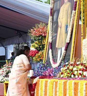 ಅಂಬೇಡ್ಕರ್ ಭಾವಚಿತ್ರಕ್ಕೆ ಪುಷ್ಪ ನಮನ‌: ಚಪ್ಪಲಿ ತೆಗೆಯಲು ಬಾನು ಮುಪ್ತಾಕ ನಿರಾಕರಣೆ: ಈ ಕುರಿತು ನಂತರ ಹೇಳಿದ್ದೇನು‌?