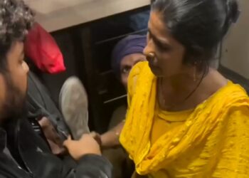 Fact check : ಜನರಲ್ ಕೋಚ್ ಜಗಳ, ಮಹಿಳೆ ಕೈಯಲ್ಲಿ ಚಪ್ಪಲಿ : ವೈರಲ್ ವಿಡಿಯೋದ ಅಸಲಿಯತ್ತೇನು..?