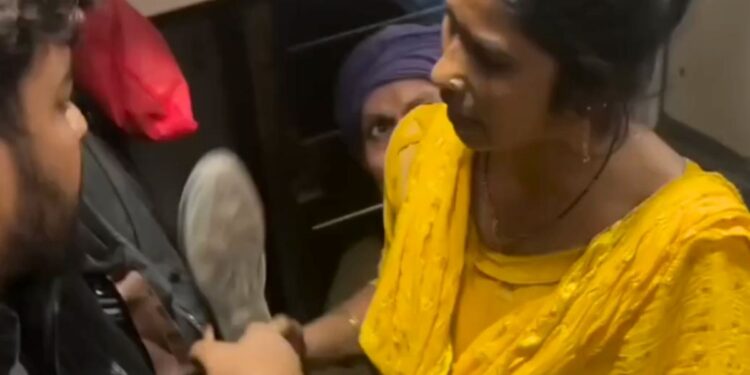Fact check : ಜನರಲ್‌ ಕೋಚ್‌ ಜಗಳ, ಮಹಿಳೆ ಕೈಯಲ್ಲಿ ಚಪ್ಪಲಿ : ವೈರಲ್‌ ವಿಡಿಯೋದ ಅಸಲಿಯತ್ತೇನು..?