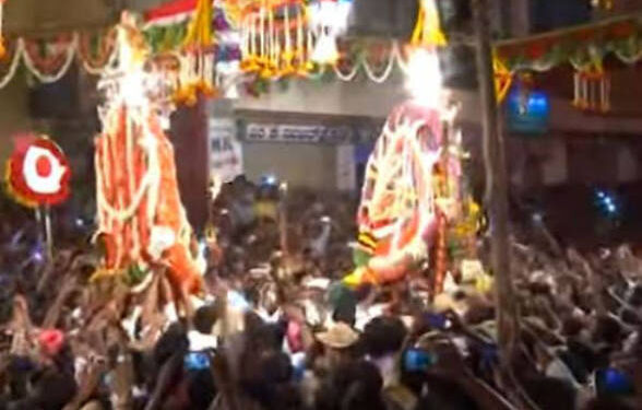 ಚಿತ್ರದುರ್ಗದಲ್ಲಿ ಅಕ್ಕ–ತಂಗಿಯರ ಅಪರೂಪದ ಭೇಟಿ: ಭಕ್ತಿ, ಸಂಪ್ರದಾಯ ಮತ್ತು ಭಾವನೆಗಳ ಸಂಗಮ