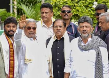 ಸಿದ್ದರಾಮಯ್ಯ ದೆಹಲಿ ಭೇಟಿ ಚರ್ಚೆ ಜೋರು: ಕರ್ನಾಟಕದಲ್ಲಿ ನಾಯಕತ್ವ ಬದಲಾವಣೆಯ ಸುಳಿವೇ?