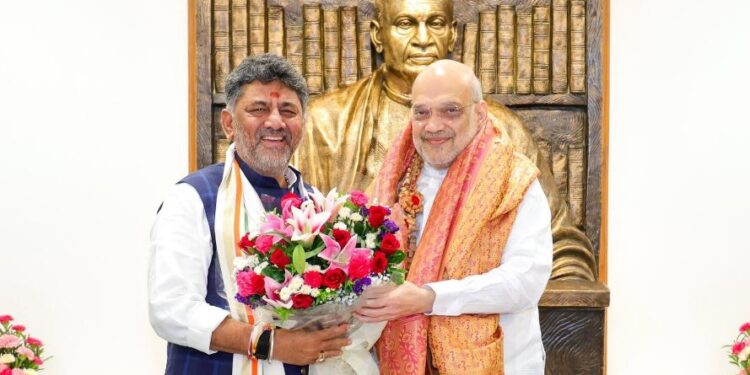 ಕರ್ನಾಟಕ ರಾಜ್ಯ ಪೊಲೀಸ್ಗೆ ‘ಪ್ರೆಸಿಡೆಂಟ್ಸ್ ಕಲರ್’ ಪ್ರಶಸ್ತಿ: ಗೃಹ ಸಚಿವರಿಗೆ ಸಿಎಂ ಡಿ.ಕೆ ಶಿವಕುಮಾರ್ ಮನವಿ