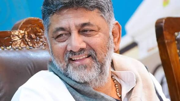 ಗಾಂಧಿ ಕುಟುಂಬದ ಆಪ್ತನಾಗಿ ಬೆಳೆದ ಡಿಕೆ ಶಿವಕುಮಾರ್: ಕಾಂಗ್ರೆಸ್ನ “ಟ್ರಬಲ್ಶೂಟರ್” ರಾಜಕೀಯ ಪಯಣ ಇಲ್ಲಿದೆ