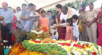 ಚೆನ್ನಮ್ಮ ಸಮಾಧಿ ಬಳಿ ಭಾವುಕ ಮಾತು; ಒಂದೂವರೆ ವರ್ಷದ ನೋವು ಹಂಚಿಕೊಂಡ ಕುಮಾರಸ್ವಾಮಿ