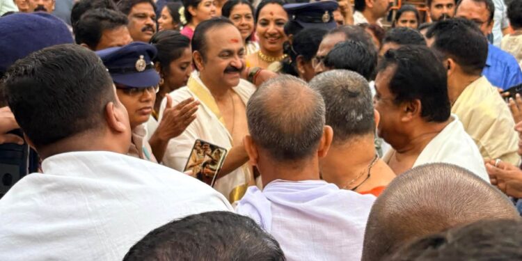 V D Sateesan In Mokkambika