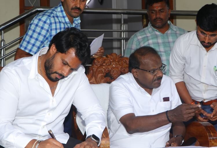 Karnataka SIR: ಕಾಂಗ್ರೆಸ್‌ ಅಕ್ರಮ ಮತಗಳನ್ನು ಉಳಿಸಿಕೊಳ್ಳಲು ಹರಸಹಾಸ ಮಾಡ್ತಿದೆ: ಕುಮಾರಸ್ವಾಮಿ
