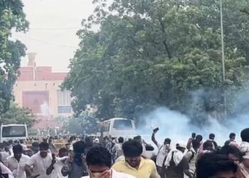 ‘ಸಂಸತ್ ಚಲೋ’ ಪ್ರತಿಭಟನಾಕಾರರ ಮೇಲೆ ಲಾಠಿಚಾರ್ಜ್: ಜಂತರ್ ಮಂತರ್‌ನಲ್ಲಿ ಭುಗಿಲೆದ್ದ ಆಕ್ರೋಶ