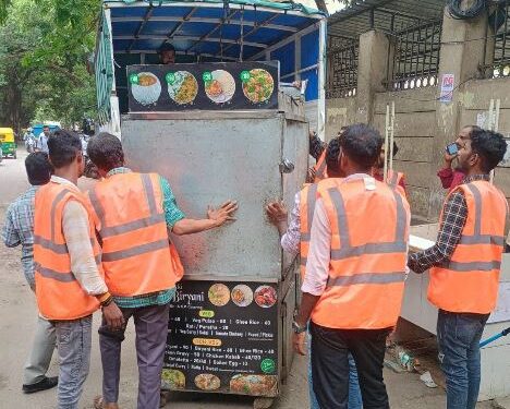 ಬೆಂಗಳೂರಲ್ಲಿ ಫುಟ್ಪಾತ್ ಒತ್ತುವರಿ ತೆರವು: ಹಲವೆಡೆ ಘರ್ಜಿಸಿದ ಜೆಸಿಬಿ