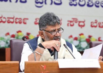 ಸರ್ಕಾರಿ ಶಾಲೆಗಳನ್ನು ದತ್ತು ಪಡೆಯದ ಖಾಸಗಿ ಶಾಲೆಗಳಿಗೆ ಶುಲ್ಕ ಮಿತಿ: ಸಿಎಂ ಮಹತ್ವದ ಘೋಷಣೆ