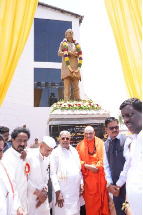 M P prakash Statue inaurgated BY Siddaramaiah