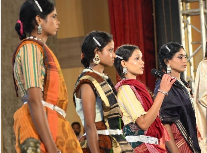 ದಟ್ಟ ಕಾಡಿನಿಂದ ಕ್ಯಾಟ್‌ವಾಕ್‌ವರೆಗೆ..! ಇದು ಮಾಜಿ ನಕ್ಸಲ್ ಮಹಿಳೆಯರ ಪರಿವರ್ತನೆಯ ರೋಚಕ ಕಥೆ..!