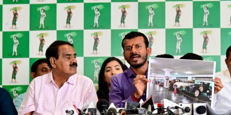 ಮನೆ ಮುಂದೆ ನಿಲ್ಲಿಸುವ ವಾಹನಗಳಿಗೆ ಪಾರ್ಕಿಂಗ್ ಶುಲ್ಕದ ಬರೆ: ಸರ್ಕಾರ ವಿರುದ್ಧ ಜೆಡಿಎಸ್‌ ಆಕ್ರೋಶ