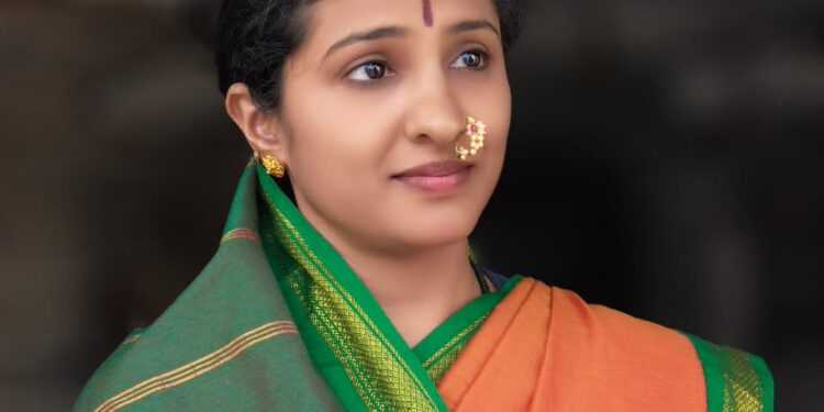 ಕಾಖಂಡಕಿ ಶ್ರೀ ಮಹಿಪತಿದಾಸರು ಚಿತ್ರ ವೀಕ್ಷಿಸಿದ ಗಣ್ಯರು