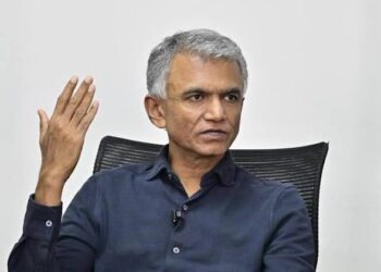 ‘ಸಾರ್ವಜನಿಕರ ಕೆಲಸ ಕೇಳುತ್ತೇವೆ, ವೈಯಕ್ತಿಕವಾದ್ದೇನೂ ಬೇಡ’: ಅಧಿಕಾರಿಗಳಿಗೆ ಕೃಷ್ಣ ಬೈರೇಗೌಡ ಖಡಕ್ ವಾರ್ನಿಂಗ್