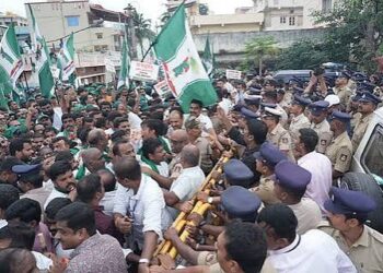 ಬಿಡದಿ ಟೌನ್‌ಶಿಪ್‌ ಜಟಾಪಟಿ: ಜೆಡಿಎಸ್ ಪಾದಯಾತ್ರೆಗೆ ಯೂತ್ ಕಾಂಗ್ರೆಸ್ ಸ್ಟಿಕರ್ ದಾಳಿ!