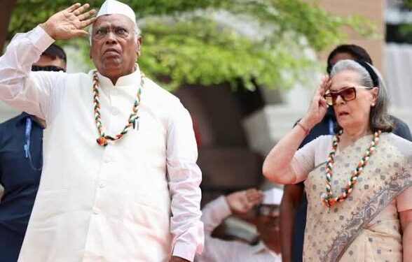 ವಂದೇ ಮಾತರಂ ವಿವಾದಕ್ಕೆ ಹೊಸ ತಿರುವು: ಖರ್ಗೆ, ಸೋನಿಯಾ, ರಾಹುಲ್ ಸನ್ನೆ ವೈರಲ್; ಕಾಂಗ್ರೆಸ್‌ ಸ್ಪಷ್ಟನೆ