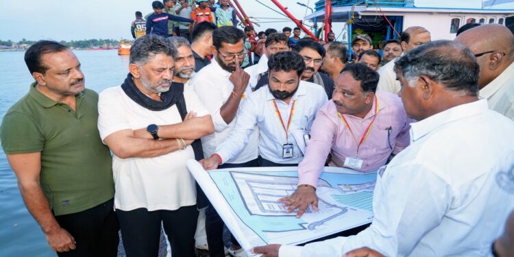 ಮಂಗಳೂರು ಬಂದರಿಗೆ ಸಿಎಂ ಡಿ.ಕೆ. ಶಿವಕುಮಾರ್ ಭೇಟಿ: ಮೀನುಗಾರರೊಂದಿಗೆ ಸಂವಾದ