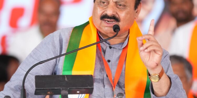 ಅಧಿಕಾರದ ಕುದುರೆ ಏರಲು ದೆಹಲಿ, ಬೆಂಗಳೂರಿನ ನಡುವೆ ಡಿಕೆಶಿ ಸತತ ಪ್ರಯತ್ನ : ಸಿಎಂ ವಿರುದ್ಧ ಬೊಮ್ಮಾಯಿ ಅಬ್ಬರ..!