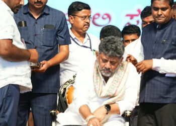 ‘ಇಂದಿರಾಗಾಂಧಿ ಹೆಸರಿನ ಶಾಲೆ ಮುಚ್ಚಲು ಬಿಡಲ್ಲ’; ಶಿಕ್ಷಕಿಯರಿಗೆ ಸಿಎಂ ಡಿಕೆ ಶಿವಕುಮಾರ್ ಅಭಯ