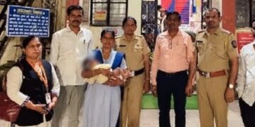 Parents sell their one-month-old infant to buy gold jewelry and a smartphone