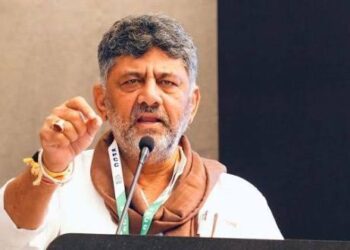 ಬೆಂಗಳೂರು ಅಭಿವೃದ್ಧಿಗೆ ಭೂಮಿ ನೀಡಿದ ರೈತರಿಗೆ ನ್ಯಾಯ: 3,200 ಭೂ ಮಾಲೀಕರಿಗೆ ನಿವೇಶನ ಪತ್ರ ಹಂಚಿದ ಡಿಕೆಶಿ