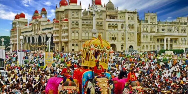 Koppal's Gavisiddeshwara Swamiji inaugurates the world-famous Mysuru Dasara festival today