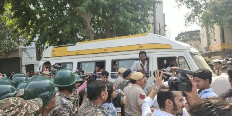 BREAKING: Stone-pelting by protesters in Delhi; two police personnel injured Protest