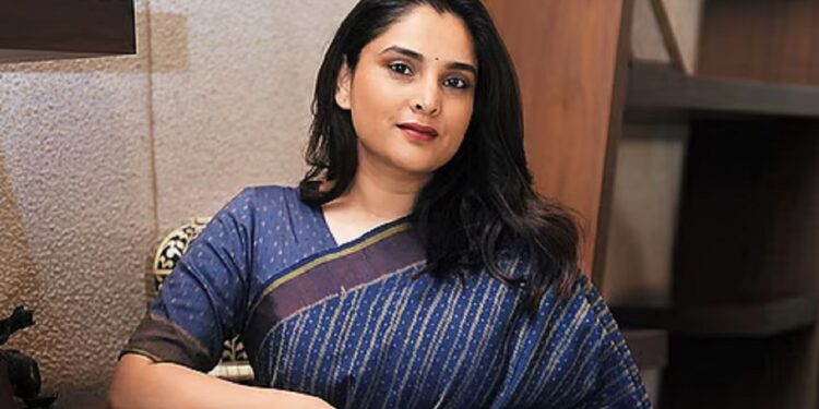 Firecrackers burst from midnight until dawn: Actress Ramya expresses outrage against Fun World